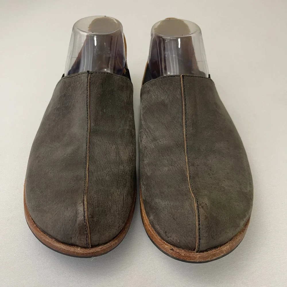 Cydwoq Cliff Dweller Runner Shoes‎ Mens Size 40 US 7 Gray Leather Slip On Flats